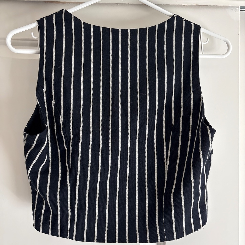 Vest - Picture 3 of 3